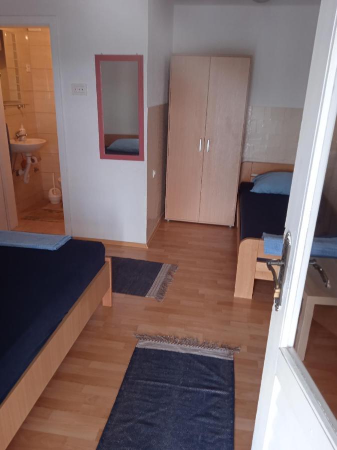 Apartment And Rooms Barbaric Неум Екстер'єр фото