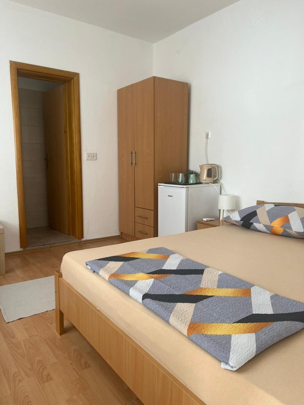 Apartment And Rooms Barbaric Неум Екстер'єр фото
