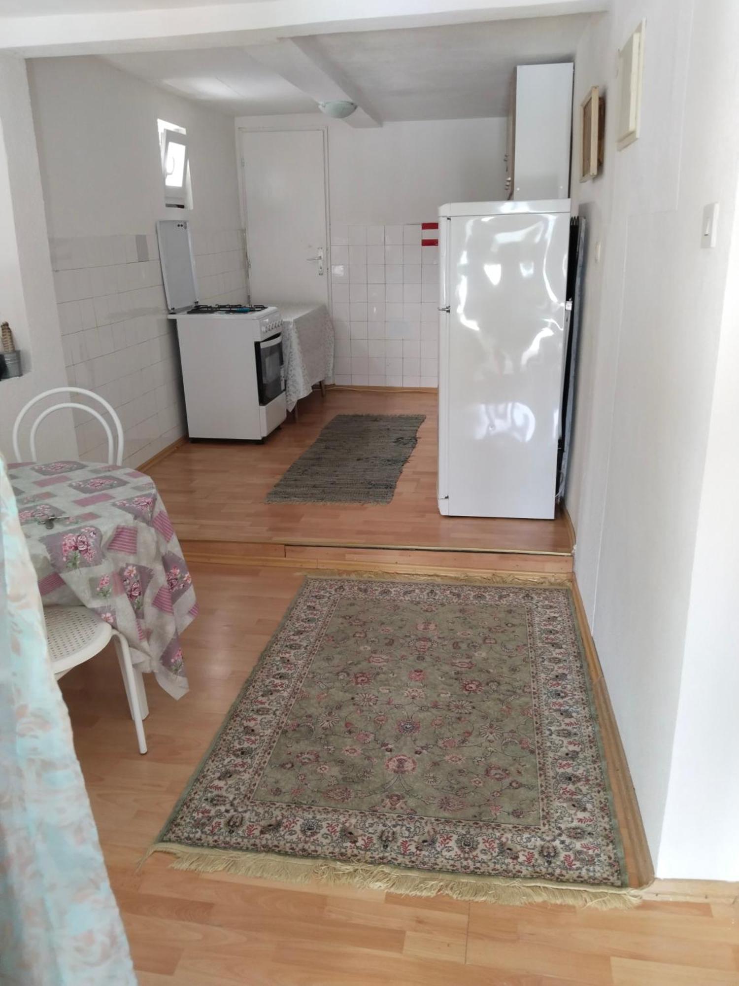 Apartment And Rooms Barbaric Неум Екстер'єр фото