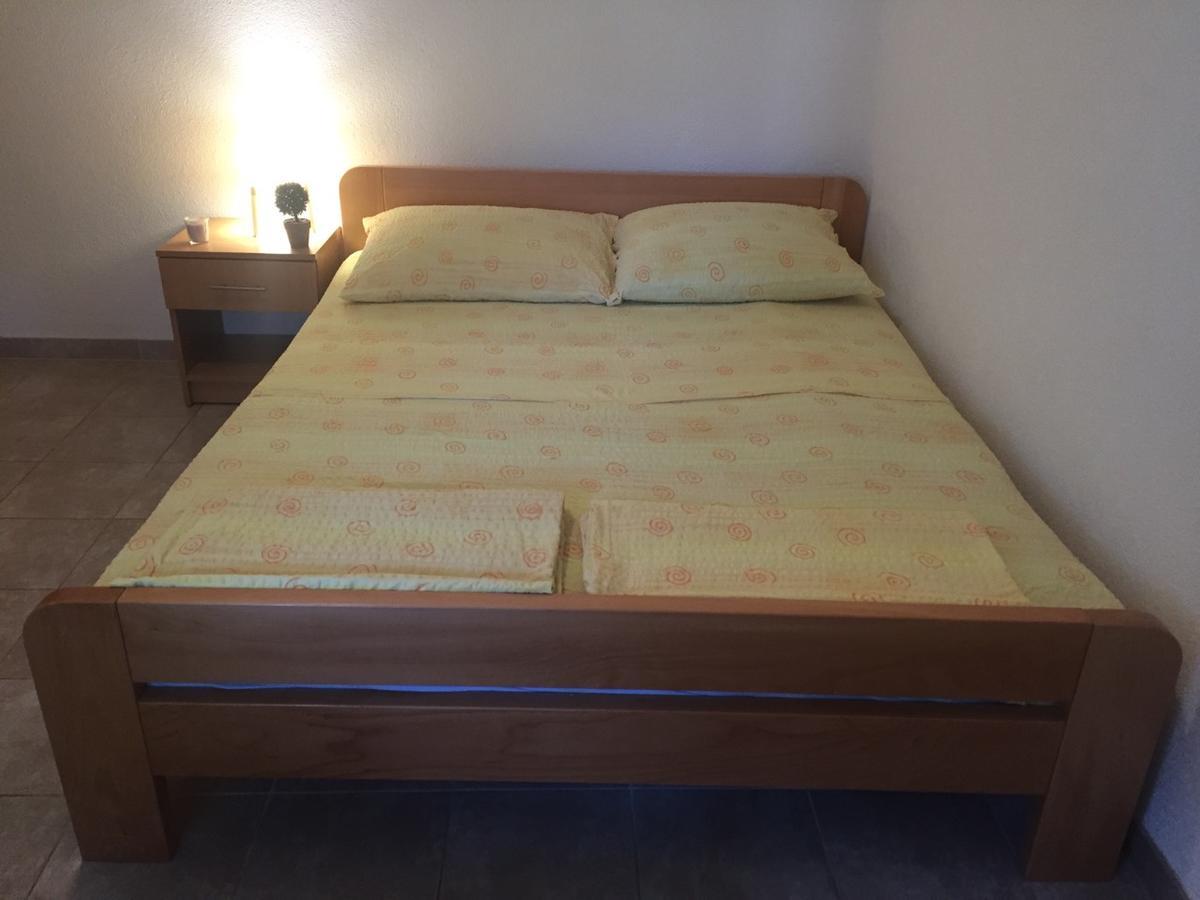 Apartment And Rooms Barbaric Неум Екстер'єр фото