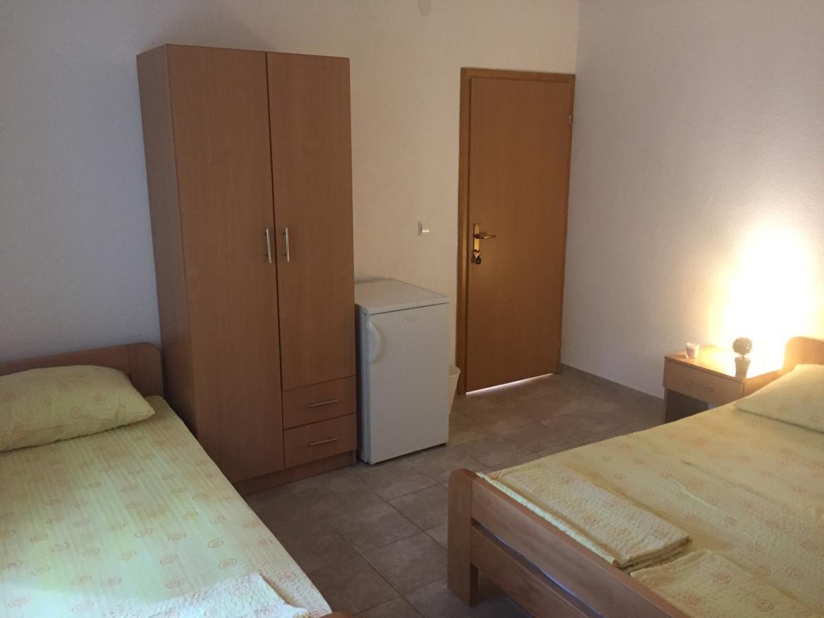 Apartment And Rooms Barbaric Неум Екстер'єр фото
