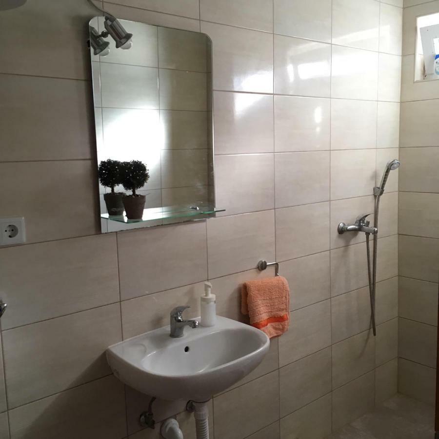 Apartment And Rooms Barbaric Неум Екстер'єр фото