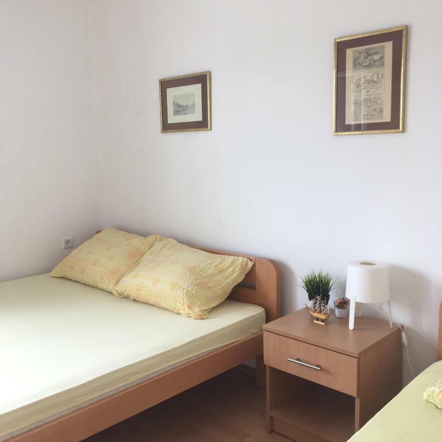 Apartment And Rooms Barbaric Неум Екстер'єр фото